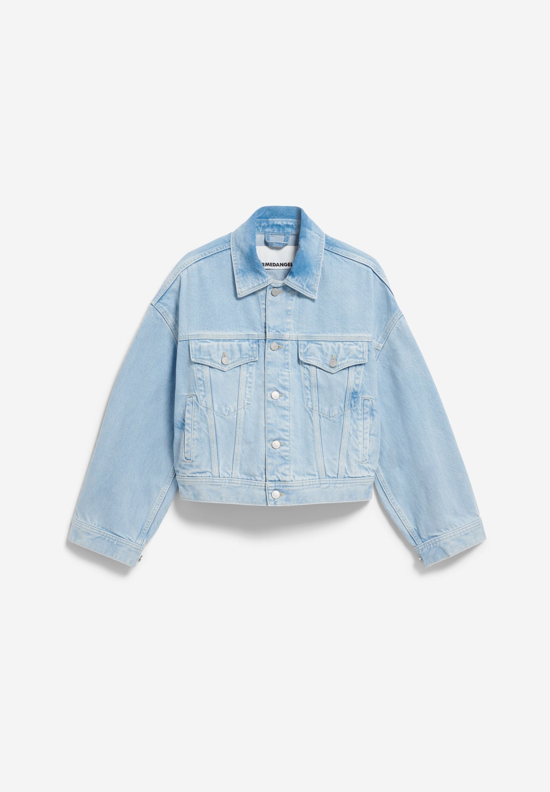 ARMEDANGELS PAASITHE JEANSJACKE in light denim, featuring classic pockets and a relaxed fit for casual outerwear style.