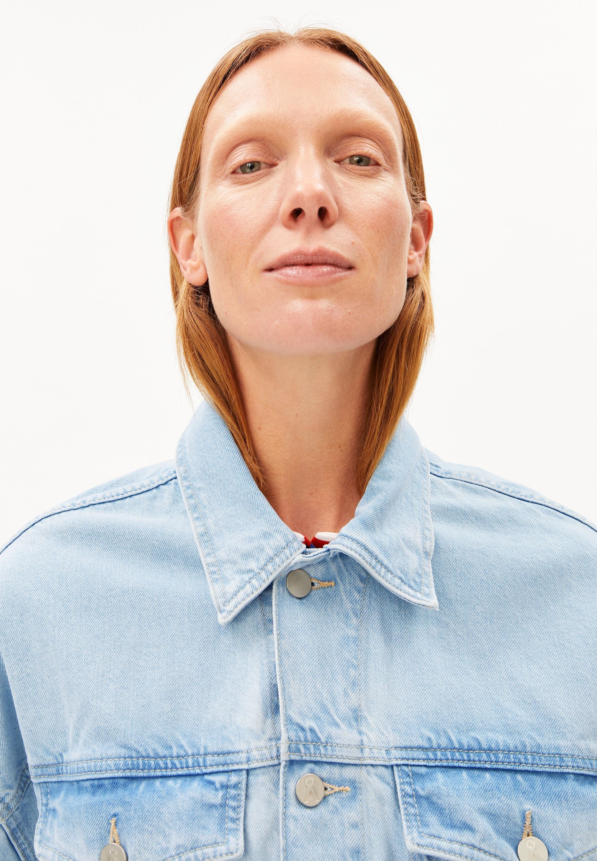 Armedangels PAASITHE JEANSJACKE in blue, showcasing a stylish denim jacket with buttons and pockets.