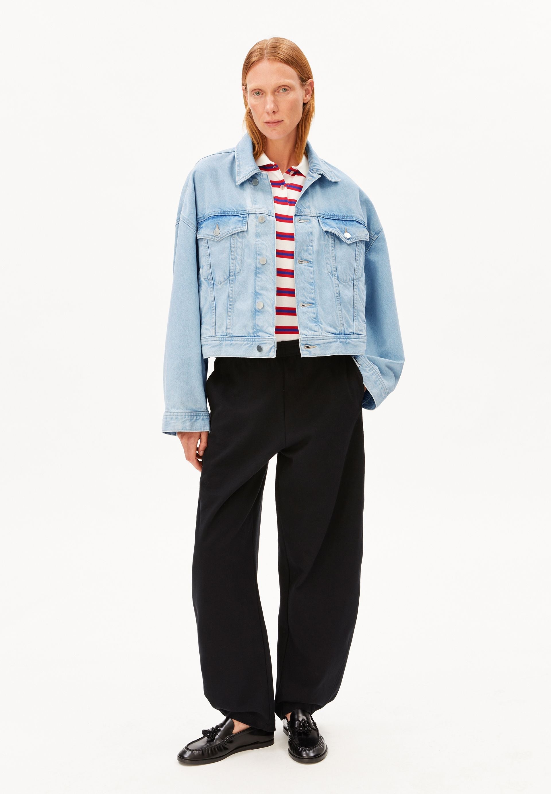 ARMEDANGELS PAASITHE JEANSJACKE in blue, showcasing a stylish denim jacket with pockets and a classic fit.