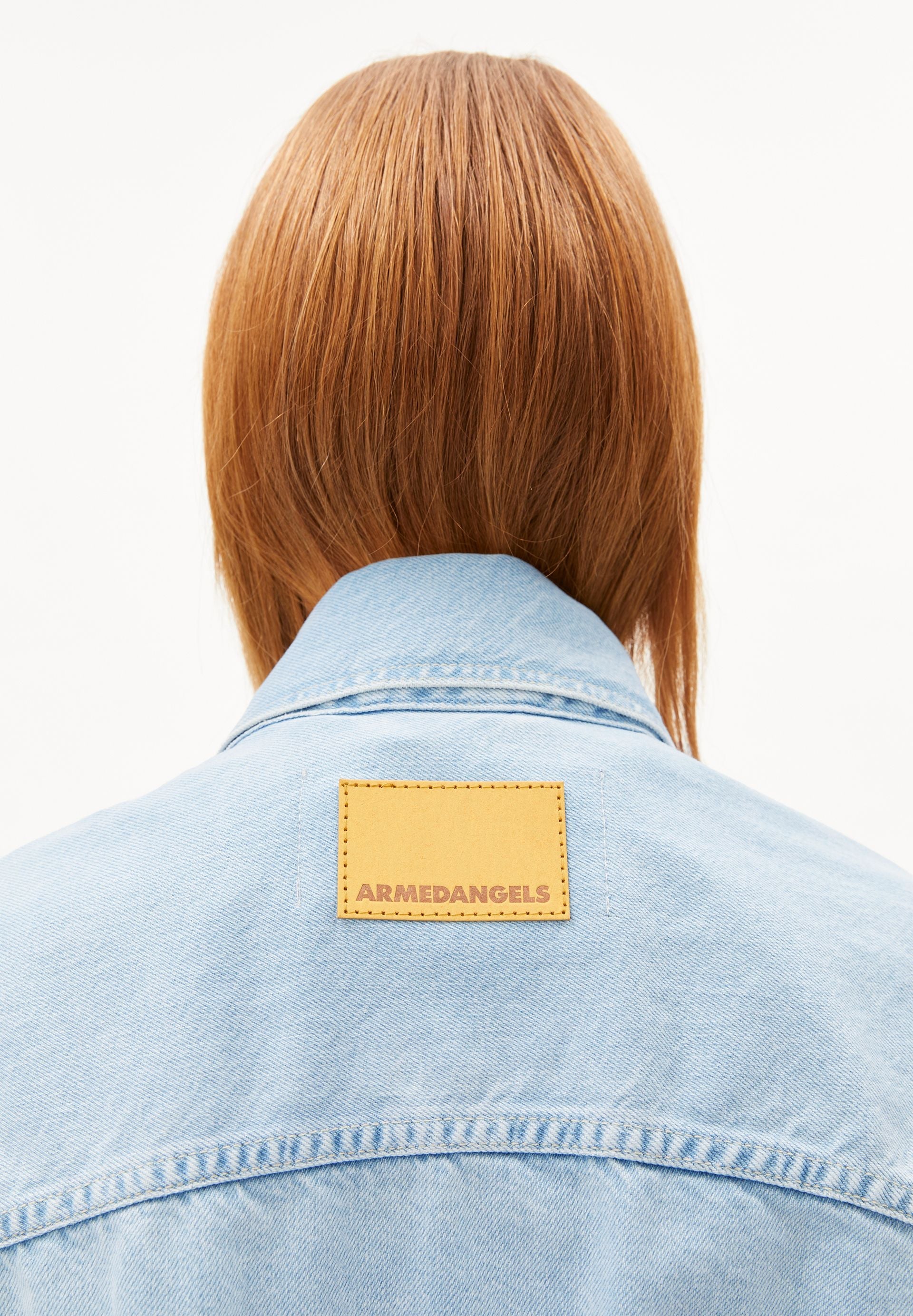 ARMEDANGELS PAASITHE JEANSJACKE in blue, featuring a classic denim style and detailed stitching.