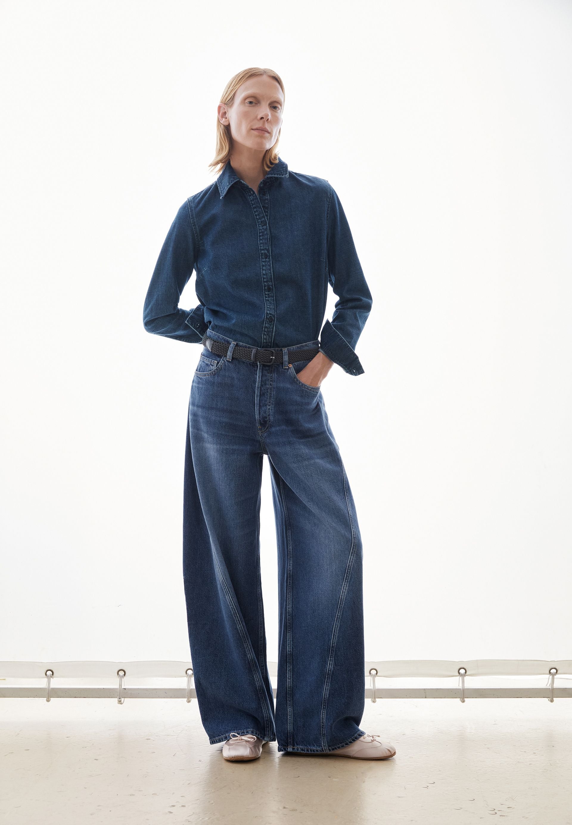 AALTHEA mid waist barrel jeans by ARMEDANGELS, featuring a faded wash and five-pocket design.
