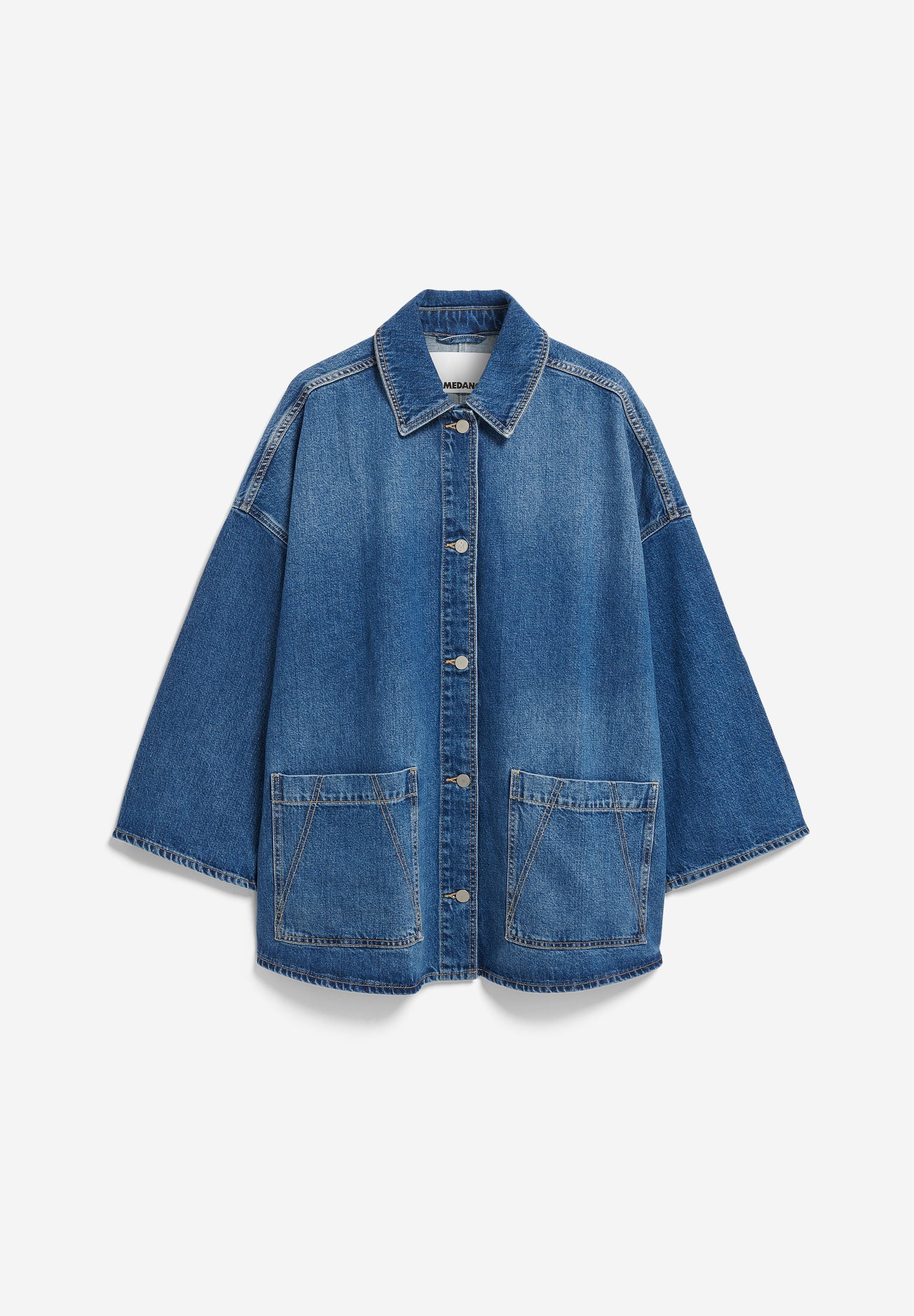 ARMEDANGELS DRAAPY JEANSJACKE in faded denim, showcasing a stylish outerwear design with front pockets and a casual fit.
