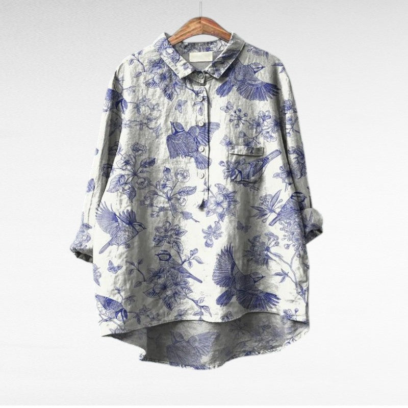 Camisa de verano elegante Claire de Maison Vellin Paris, con tela ligera y diseño sofisticado, vista frontal en color claro.