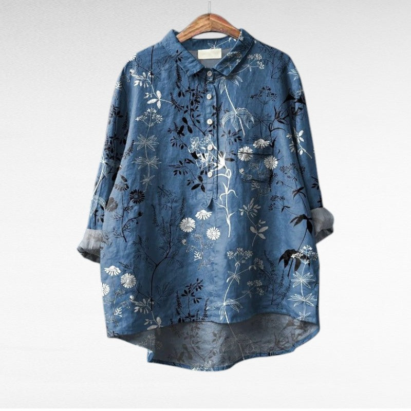 Camiceta estiva elegante Claire de Maison Vellin Paris, con detalles delicados y estilo sofisticado, en un fondo neutro.