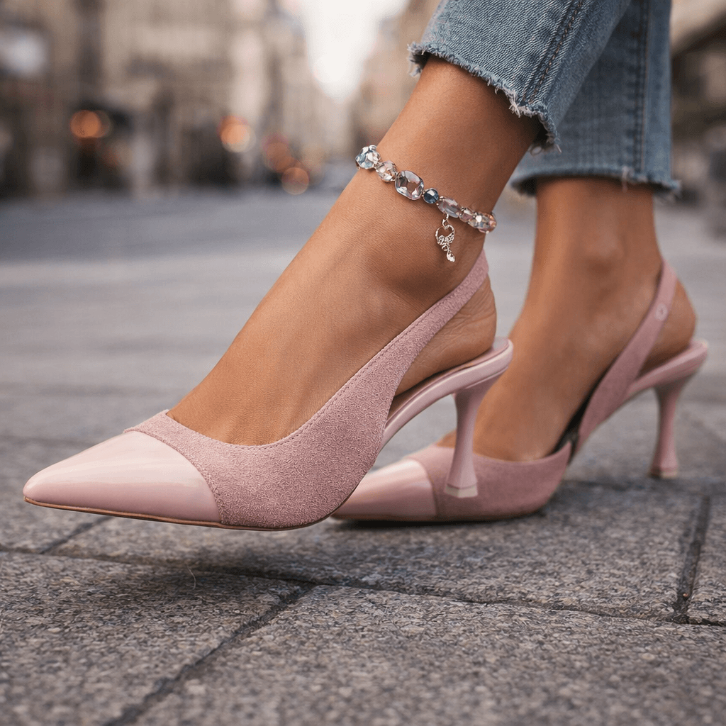 Tacones Calira Sling de Atelier Vera Forma Milano con tiras finas y suela elegante, en color negro.