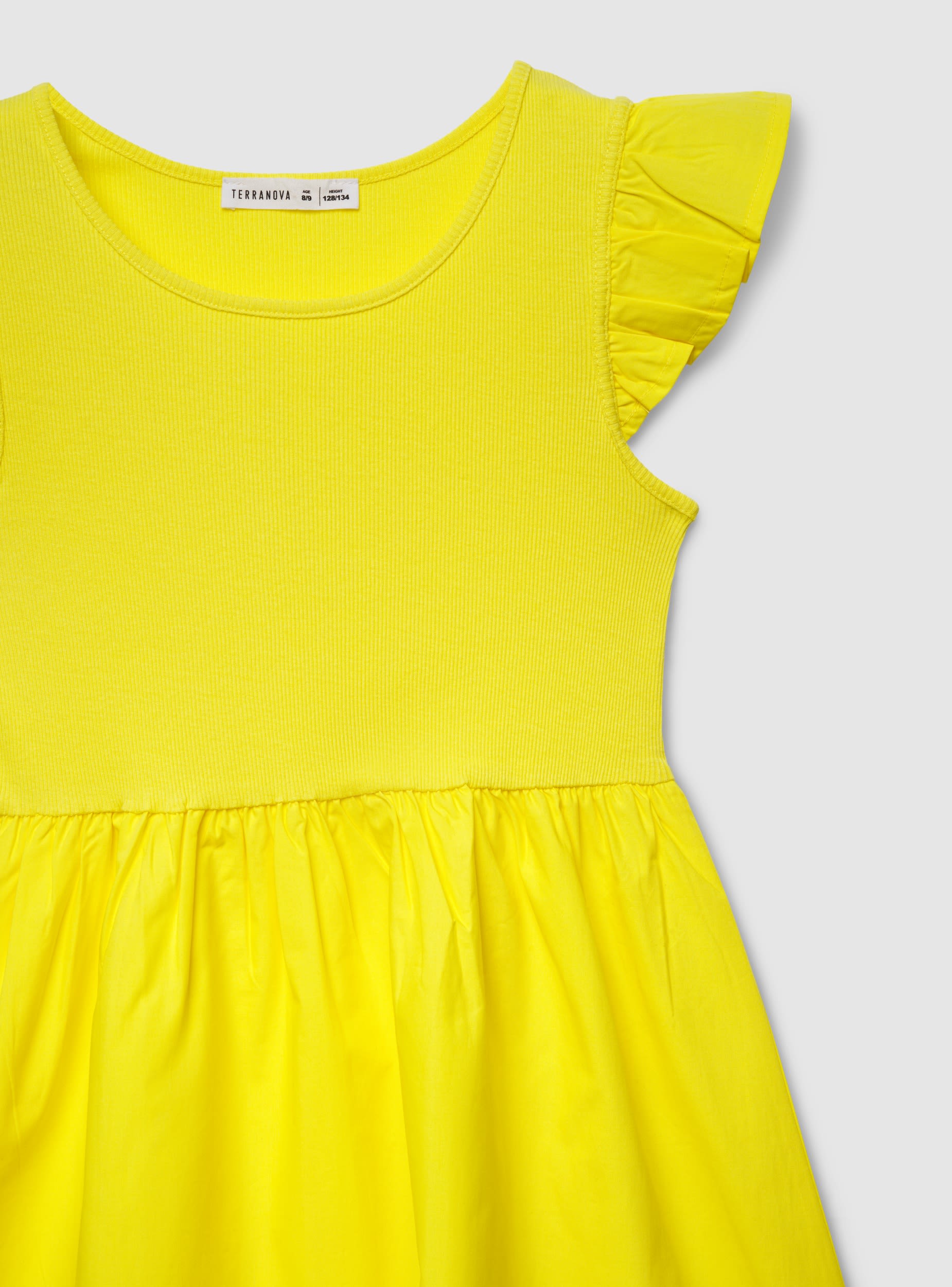 Vestido skater de Terranova de color sólido con mangas a volant, estilo casual y femenino, en vista detallada.