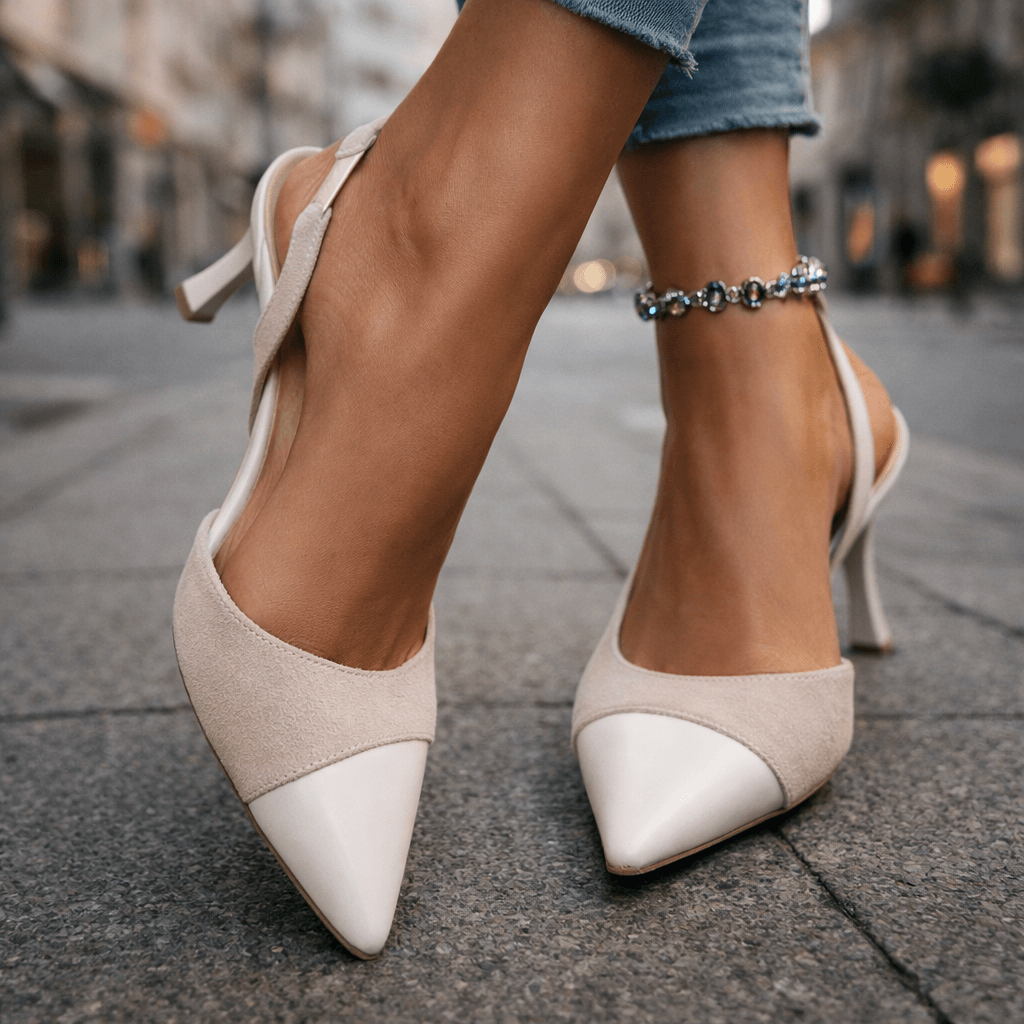 Zapatos de tacón calira sling de Atelier Vera Forma Milano, con tiras y tacón alto en color negro.