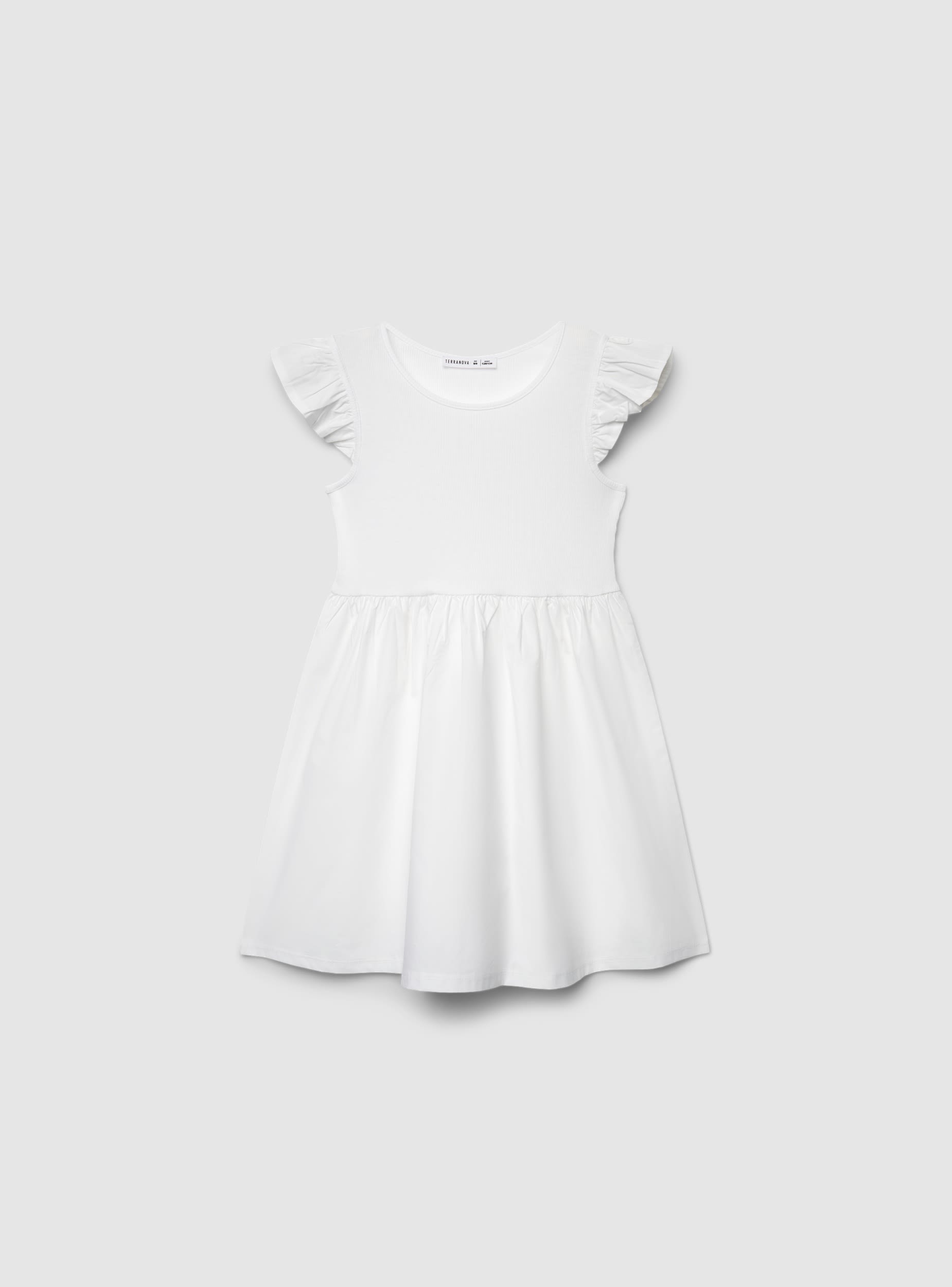 Vestido skater de Terranova en color sólido con maniche a volant, vistoso y cómodo para ocasiones casuales.