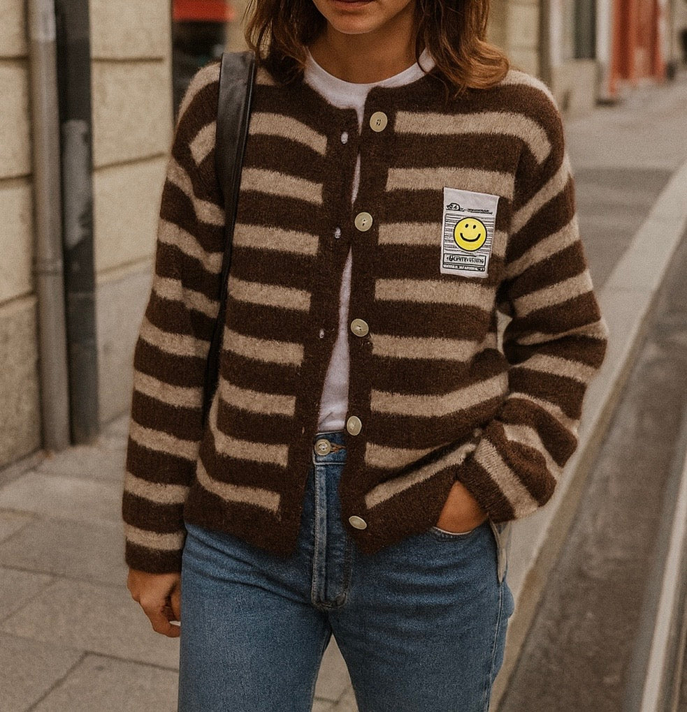 Gestreifter Cardigan "Smiley" by von Herzen featuring a cheerful design and soft fabric in a relaxed fit.