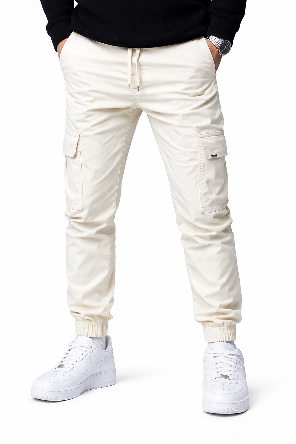 Pantalones cargo resistentes de color plateado de la marca Karlson Berlin, con múltiples bolsillos y diseño robusto.