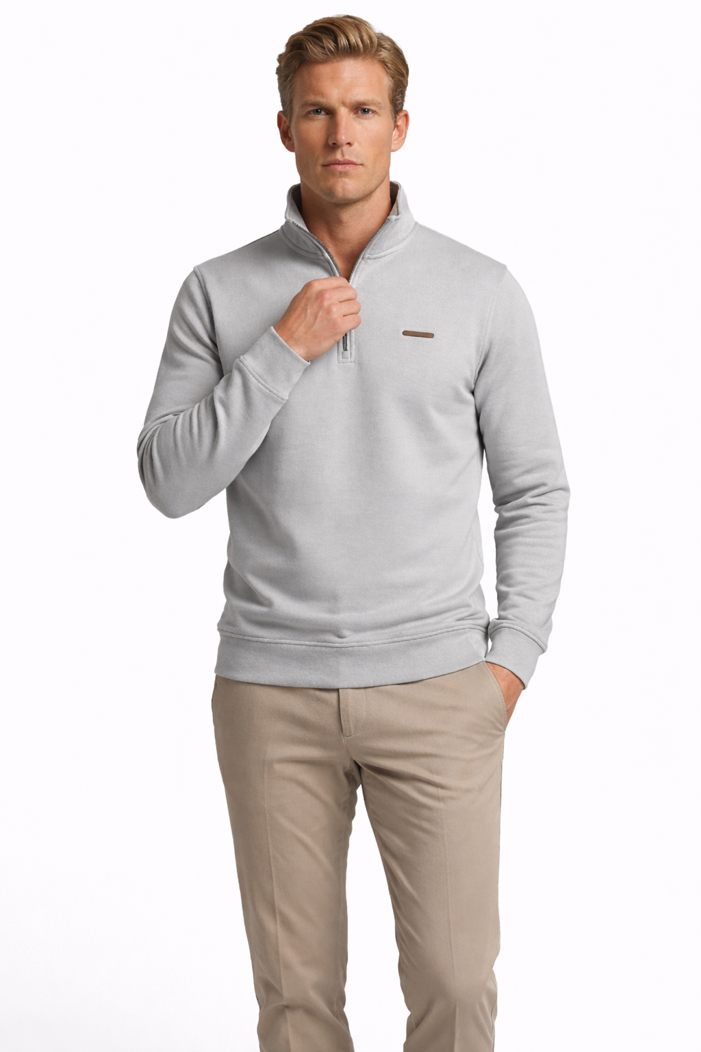 Jersey Gustav de Noir Atelier en color neutro, muestra el diseño suave y cómodo del tejido en una vista cercana.