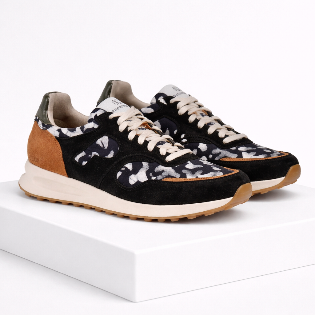 Zapatillas Sara de Panafrica, estilo casual, con diseño en colores neutros y detalles de textura en la superficie.