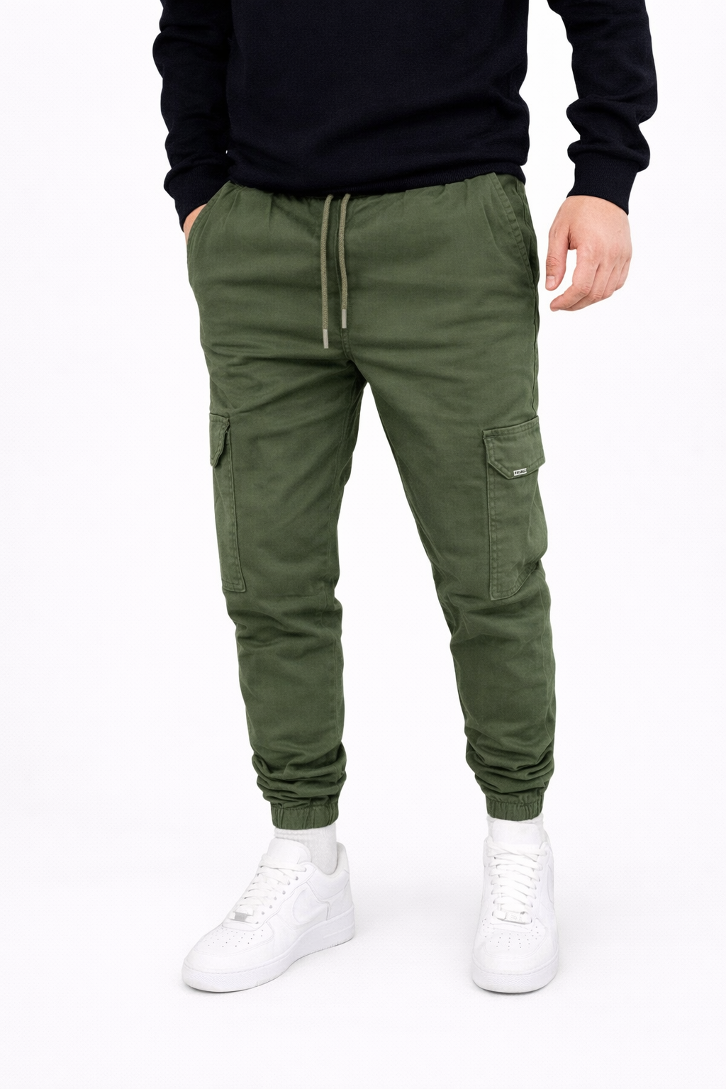 Pantalones cargo resistentes Karlson Berlin Dante en color oscuro, con múltiples bolsillos y diseño duradero para uso diario.