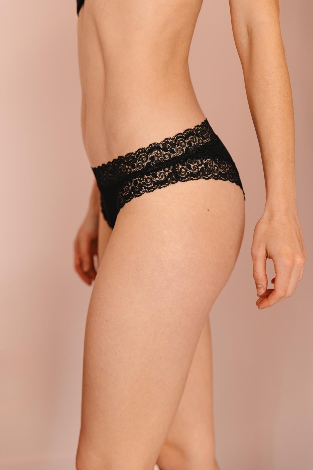 Tanga brasileña de algodón orgánico y encaja - Pirate Black - Gala Martínez