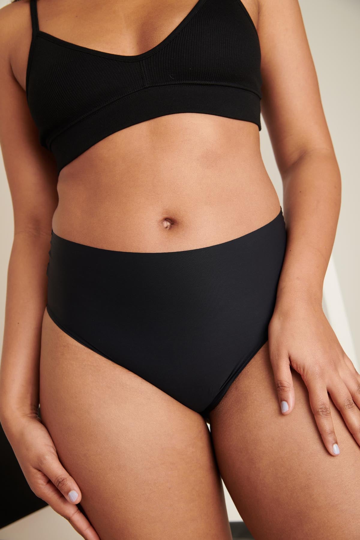 Bragas de cintura alta sin costuras - Pirate Black - Gala Martínez