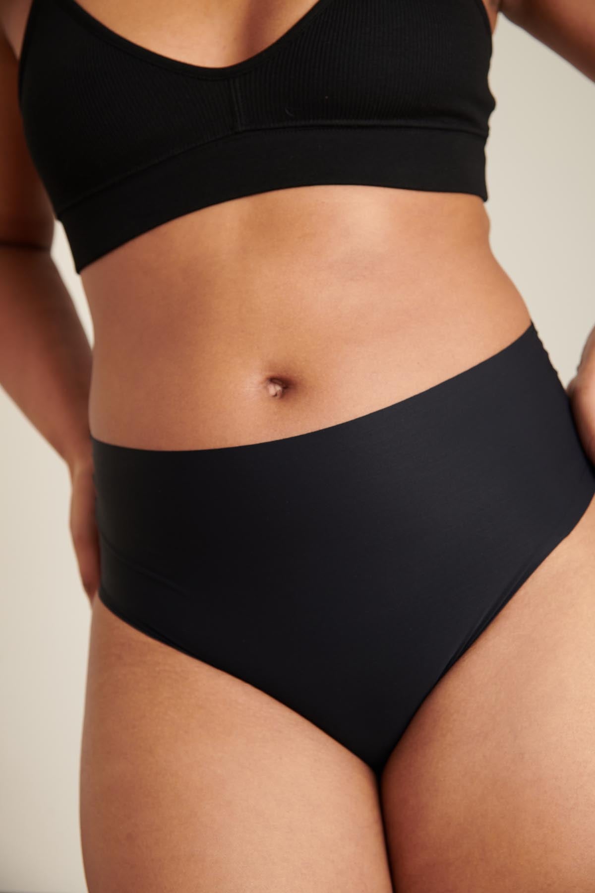 Bragas de cintura alta sin costuras - Pirate Black - Gala Martínez