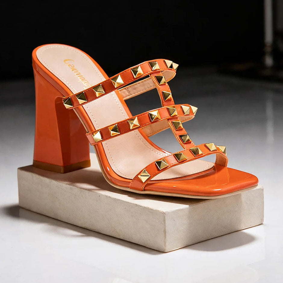 Tacones de bloque Atelier Vera Forma Milano, diseñados por Marcella, en color negro con acabado elegante y suela robusta.