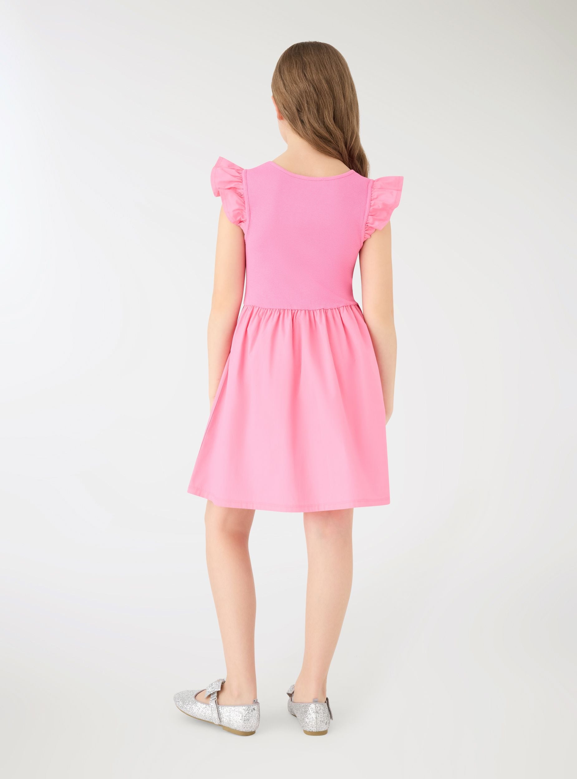 Vestido skater de Terranova en color sólido con manijas de volante, vista trasera, estilo casual y femenino.
