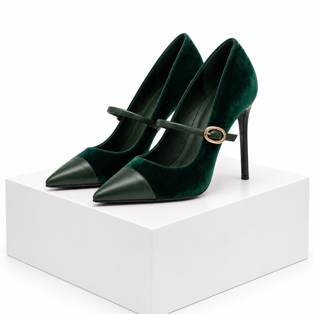 Tacones de terciopelo Ines de Atelier Vera Forma Milano, zapatos elegantes de tacón alto con acabado en velluto.