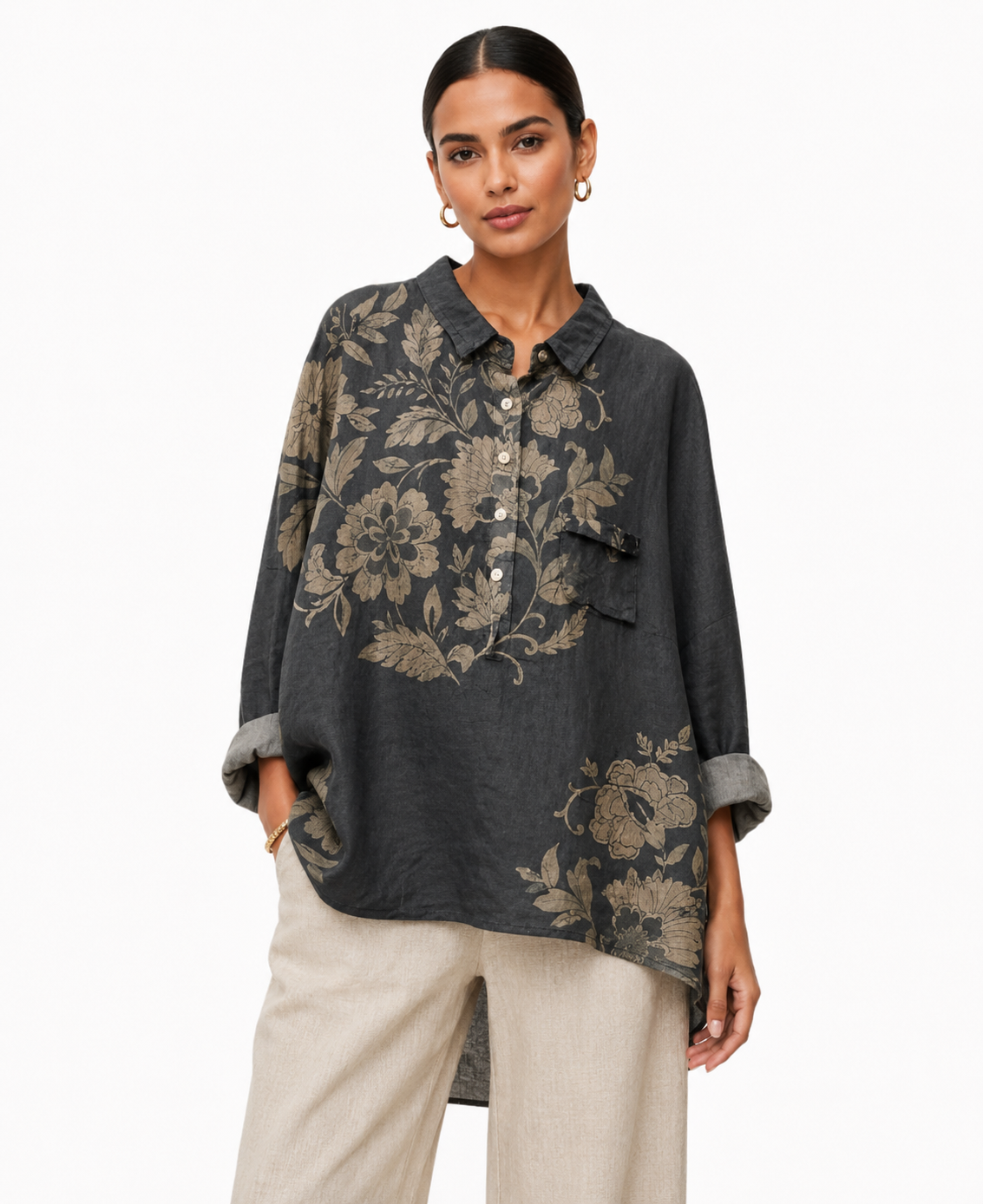 Blusa de verano Céleste de Lucia & Bianca, elegante y ligera, en tonos suaves, mostrada en la imagen sobre un maniquí.