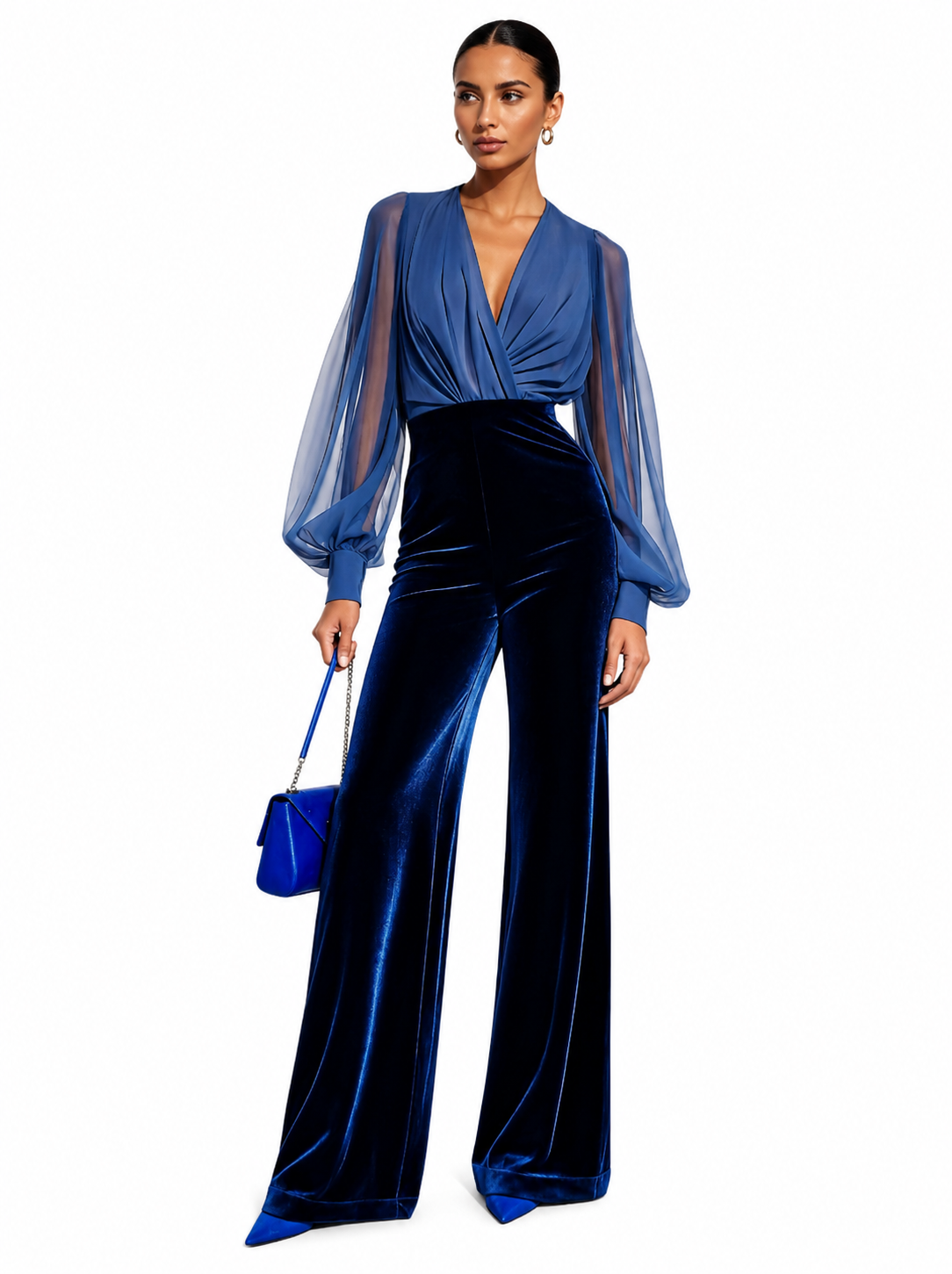 Mono de terciopelo azul de Atelier Vera Forma Milano con cuello en V y manga larga de malla, estilo elegante y sofisticado.